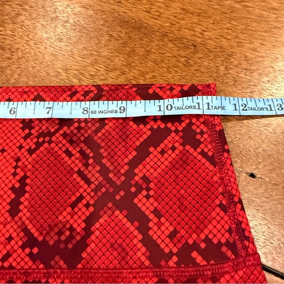 Lululemon Wunder Under High Rise Leggings Size 4 Ziggy Snake Red Tide Cranberry - Picture 10 of 13